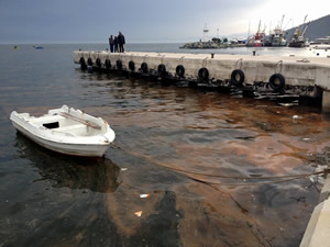 Narlı sahillerini yine kimyasal atıklar bastı