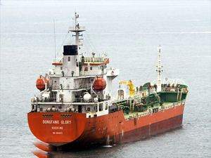 Korsanlar Endonezya açıklarında petrol yüklü tankere saldırdı