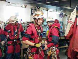 Greenpeace aktivistleri Shell'in peşini bırakmıyor