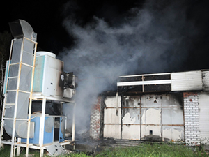 Lara'da plaj işletmecileri plajları yaktı