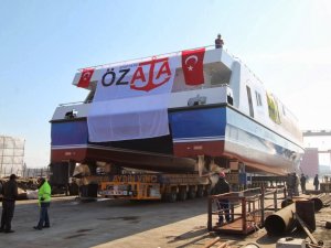 İzmir'in yeni gemisi Dario Moreno Körfez'le buluştu