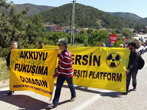 Çevreciler Akkuyu'da temel atan nükleercileri hapsetti