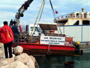 Van Gölü'ndeki fırtına TURMEPA'nın deniz süpürgesini batırdı