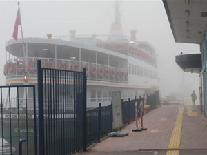 İstanbullular güne sisle uyandı, vapur seferleri iptal edildi