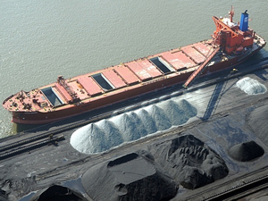 Gemideki kömür tozundan zehirlenen 3 liman işçisi, hayatını kaybetti