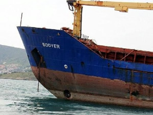 Hacizli gemi 'M/V BODYER' tekrar karaya oturtuldu