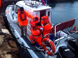 Karaya oturan feribot yolcuları 15 saat mahsur kaldı