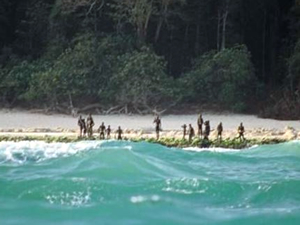 Hindistan'ın Sentinel Adası'nda yaşayan kabile, gönderilen elçileri yedi