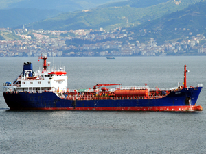 Kaçak akaryakıt, geminin dengesini sağlayan su depolarından çıktı