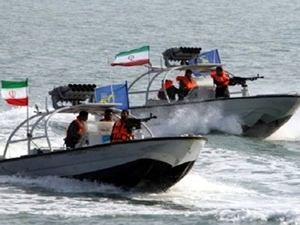 İran, Basra Körfezi'nde Singapur bayraklı gemiye ateş açtı