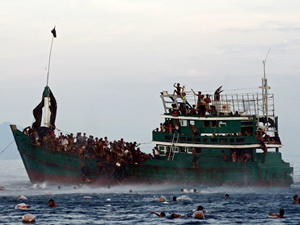 Myanmar sularında 727 göçmeni taşıyan tekne bulundu