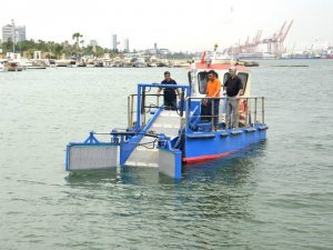Mersin Büyükşehir belediyesi, temiz deniz için deniz süpürgesi aldı