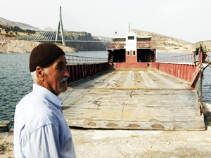 Nissibi Köprüsü açıldı, feribotçular turizme yöneldi