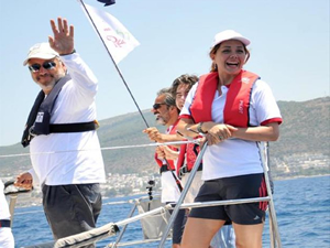 Ünlüler Bodrum'da 'Yelkenler Fora' dedi