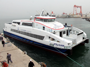 Özata Tersanesi tarafından inşa edilen 'Attila İlhan' yolcu gemisi İzmir'e geldi