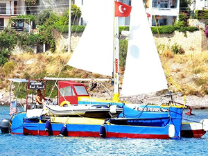 Şampiyon sörfçü kendi yaptığı teknesiyle dünya turuna çıktı