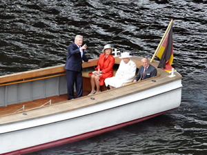 Kraliçe 2. Elizabeth’in Almanya’da tekne keyfi