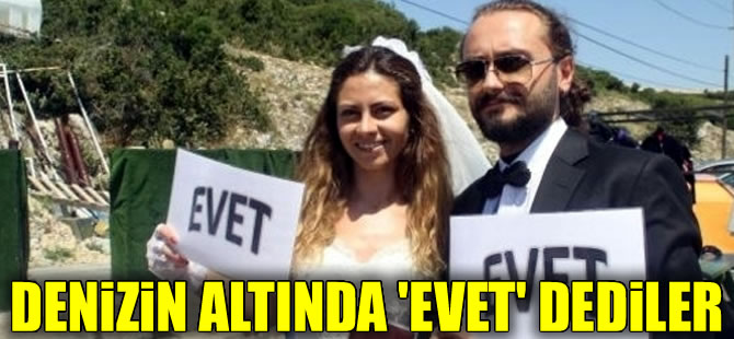 Amatör dalgıçlar deniz altında nikah kıydılar