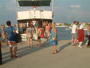 Burhaniye'de tekne turlarına ilgi yoğun