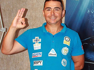 Cem Karabay, 72 saat su altında yaşayarak dünya rekoru kırdı