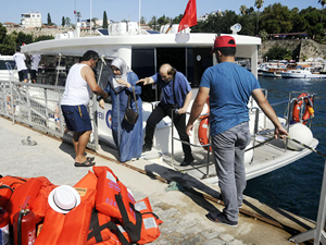 Antalya'da deniz otobüsünde korku dolu anlar