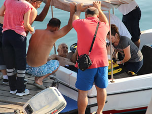 Yüzerken üzerinden sürat motoru geçen tatilcinin ayağı parçalandı