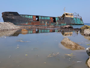 Datçalılar 5.5 yıldır yan yatan geminin kaldırılmasını bekliyor!