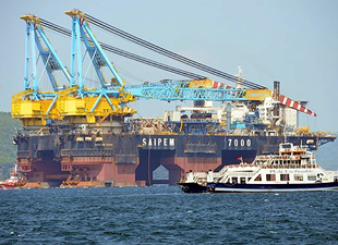 Saipem 7000 Platformu Çanakkale Boğazı'ndan geçti