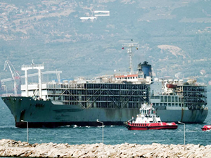 Bandırma'da 'Yüzen Ahır’a tepki büyük