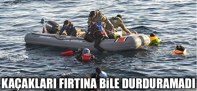 Kaçaklar  fırtınaya rağmen denize açıldı, botları battı