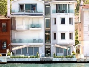 Boğaz'da Zarrab yasağı: Parmakla yalı göstermek yok