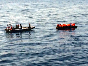 SGK Midilli’de kaçak göçmenlere müdahale ediyor