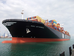 MSC İstanbul'un geçişi sırasında Çanakkale Boğazı gemi trafiğine kapatıldı
