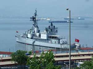 Gayret gemisi İstanbul Tersanesi Komutanlığı’nda bakıma alındı