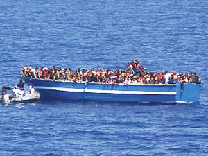 Libya'da yine bir göçmen teknesi battı; 100'den fazla kayıp var