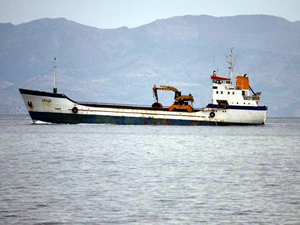 Girit açıklarında silah yüklü gemi yakalandı