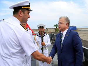 TCG Tekirdağ yeni tip karakol gemisi Rize'ye demirledi