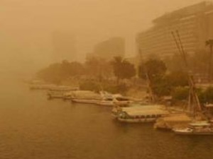 Kum fırtınasından dolayı Mısır'da 4 liman kapatıldı