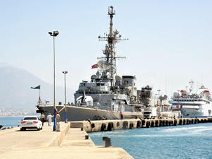 Fransız askeri gemisi FS Montcalm Alanya'ya demirledi