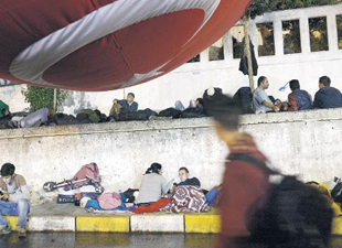 Göçmenler, izin verilmezse deniz yolunu kullanacaklarını açıkladı