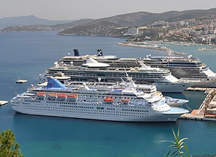 Kuşadası Limanı'nda kruvaziyer bereketi