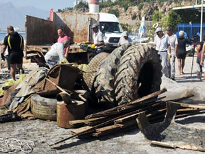 Antalya Kaleiçi Yat Limanı deniz çöplüğüne dönmüş