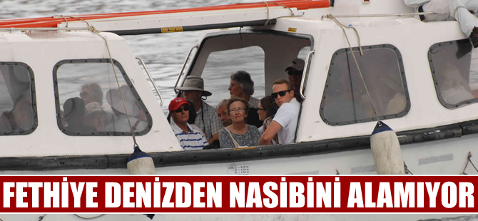 Fethiye'de kruvaziyerler için iskele olmayınca turistler filikalarla taşınıyor