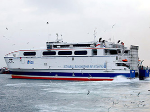 Marmara Denizi'nde deniz ulaşımına fırtına engeli