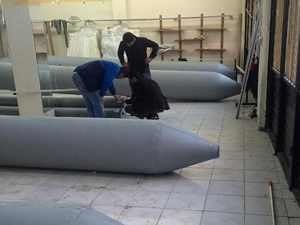 İnsan kaçakçıları Bornova'da bot imalathanesi kurmuş