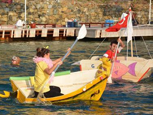Göcek'te karton tekne yarışının galibi 'Star Wars' oldu