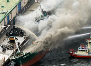 Kamboçya bayraklı M/V HONG YAN isimli gemide yangın çıktı