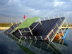 Tokat'taki gölette lokanta yapılmak istenen tekne battı