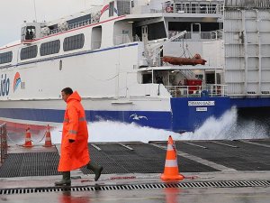 Marmara ve Çanakkale'de deniz ulaşımına lodos engeli