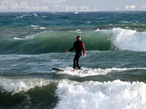 Alanya'da Kasım ayı sonunda sörf keyfi yaptılar